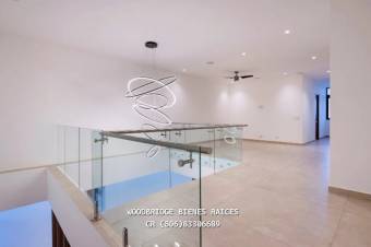 Casa nueva en venta Escazú Los Laureles /piscina-terraza