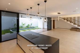 Casa nueva en venta Escazú Los Laureles /piscina-terraza