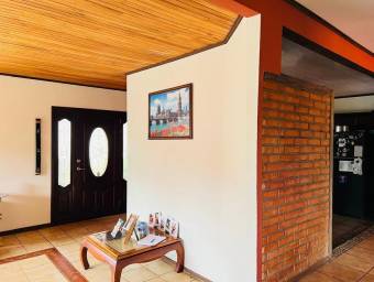 Venta de Amplia Casa en Santo Domingo-Heredia. RAH 27-947