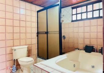 Venta de Amplia Casa en Santo Domingo-Heredia. RAH 27-947