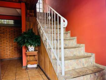Venta de Amplia Casa en Santo Domingo-Heredia. RAH 27-947