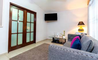 Casa Amueblada en Venta en La Josefina con Piscina Privada