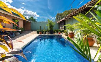Casa Amueblada en Venta en La Josefina con Piscina Privada
