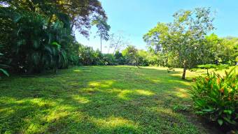 SE VENDE LOTE CON CASA EN HATILLO CON ACCESO A RIO Y SERVICIOS AUTONOMOS