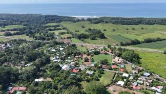 SE VENDE LOTE CON CASA EN HATILLO CON ACCESO A RIO Y SERVICIOS AUTONOMOS