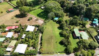 SE VENDE LOTE CON CASA EN HATILLO CON ACCESO A RIO Y SERVICIOS AUTONOMOS