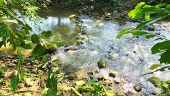 SE VENDE LOTE CON CASA EN HATILLO CON ACCESO A RIO Y SERVICIOS AUTONOMOS