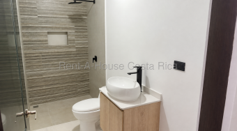 ¡Estrená casa en Heredia! 3 habitaciones, patio y cochera doble