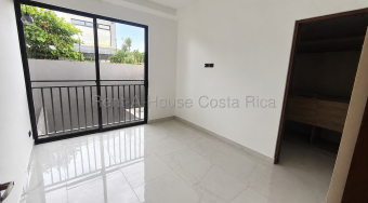 ¡Estrená casa en Heredia! 3 habitaciones, patio y cochera doble