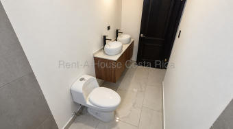 ¡Estrená casa en Heredia! 3 habitaciones, patio y cochera doble