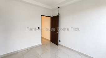 ¡Estrená casa en Heredia! 3 habitaciones, patio y cochera doble