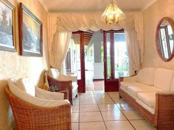 Venta de Casa Colonial en Alajuela . RAH 27-931