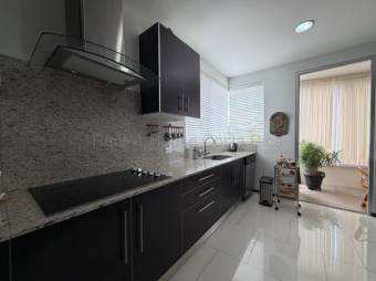 Alquiler de Apartamento en Piedades de Santa Ana. RAH 27-960