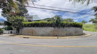 Venta de Lote Esquinero  Casa de una Planta en San Rafael de Escazú-Vista Alegre. RAH 27-849