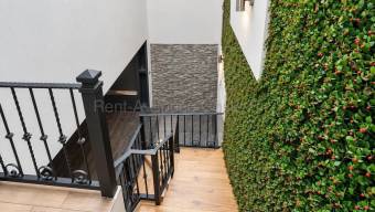 Casa remodelada en Rohrmoser amplitud y estilo en Santa Catalina