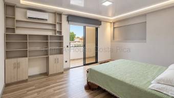 Casa remodelada en Rohrmoser amplitud y estilo en Santa Catalina