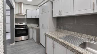 Casa remodelada en Rohrmoser amplitud y estilo en Santa Catalina