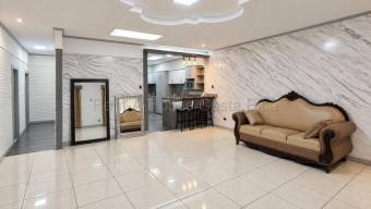Casa remodelada en Rohrmoser amplitud y estilo en Santa Catalina