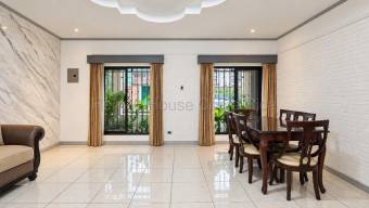 Casa remodelada en Rohrmoser amplitud y estilo en Santa Catalina