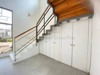 Se alquila casa en San Antonio Escazú 27-816