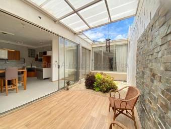 Se alquila casa en San Antonio Escazú 27-816