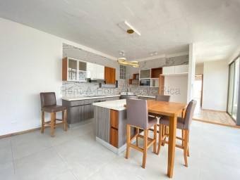 Se alquila casa en San Antonio Escazú 27-816