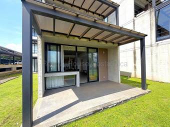 Apartamento con acceso a jardín en venta en El Coyol, Alajuela
