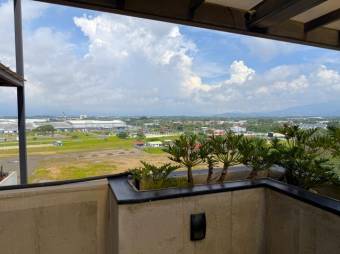 Apartamento con acceso a jardín en venta en El Coyol, Alajuela