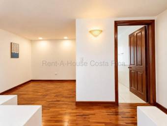 Se alquila casa en San Rafael Escazú 27-892