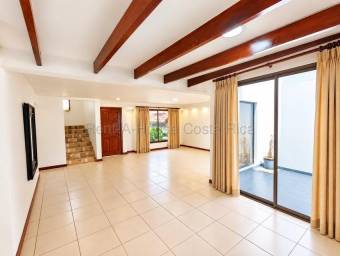 Se alquila casa en San Rafael Escazú 27-892