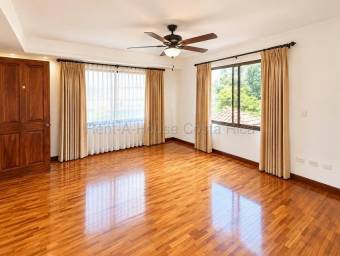 Se alquila casa en San Rafael Escazú 27-892