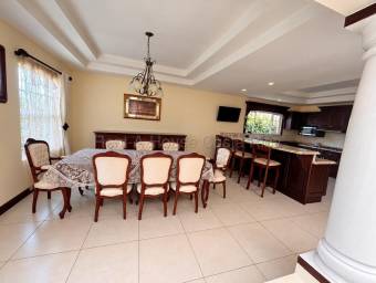 Se alquila casa en San Isidro Heredia 27-1056
