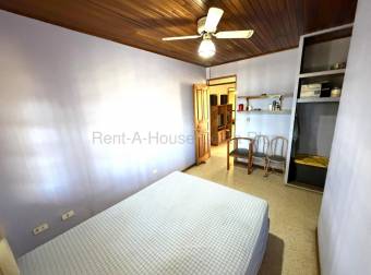 A spacious home with additional income potential! Located in Villa Bonita, in the canton and provinc