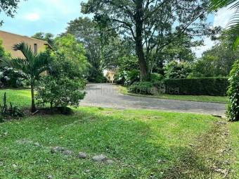 Venta de Lote en Ciudad Colón-Centro. RAH 27-1041