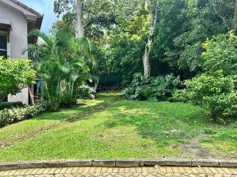 Venta de Lote en Ciudad Colón-Centro. RAH 27-1041