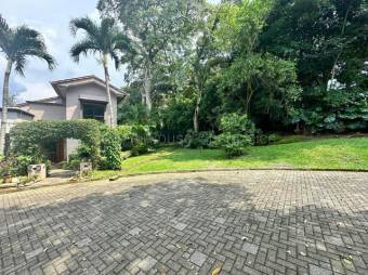 Venta de Lote en Ciudad Colón-Centro. RAH 27-1041