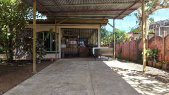VENTA DE CASA DE 4 HABITACIONES CON ARBOLES FRUTALES EN EL HOYON, PEREZ ZELEDON