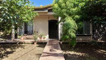 VENTA DE CASA DE 4 HABITACIONES CON ARBOLES FRUTALES EN EL HOYON, PEREZ ZELEDON