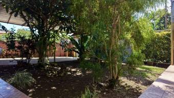 VENTA DE CASA DE 4 HABITACIONES CON ARBOLES FRUTALES EN EL HOYON, PEREZ ZELEDON