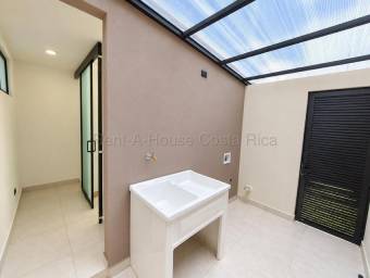Se alquila casa en Pozos Santa Ana 27-1073
