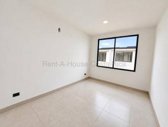 Se alquila casa en Pozos Santa Ana 27-1073