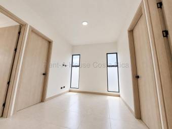 Se alquila casa en Pozos Santa Ana 27-1073