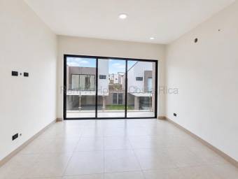 Se alquila casa en Pozos Santa Ana 27-1073