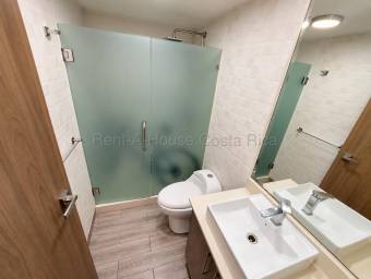 Se alquila apartamento en Rohrmoser San José 27-1062