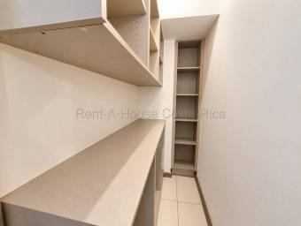 Se alquila apartamento en Rohrmoser San José 27-1062