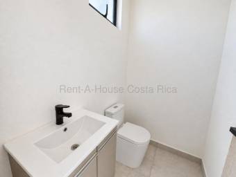 Se alquila casa en Pozos Santa Ana 27-1073