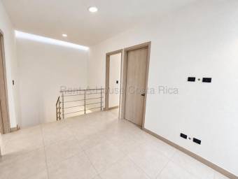 Se alquila casa en Pozos Santa Ana 27-1073