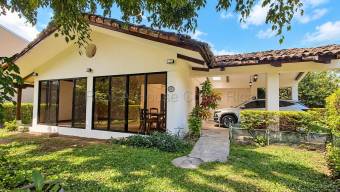 Se vende casa en Pozos Santa Ana 27-1085