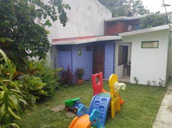 se vende Casa muy amplia en Bello Horizonte de Escazu, con jardin con dos jardines 19-244