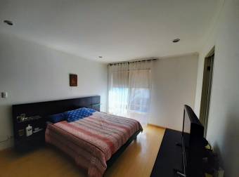 Venta de Casa en Guachipelín, Escazú. 20-745a